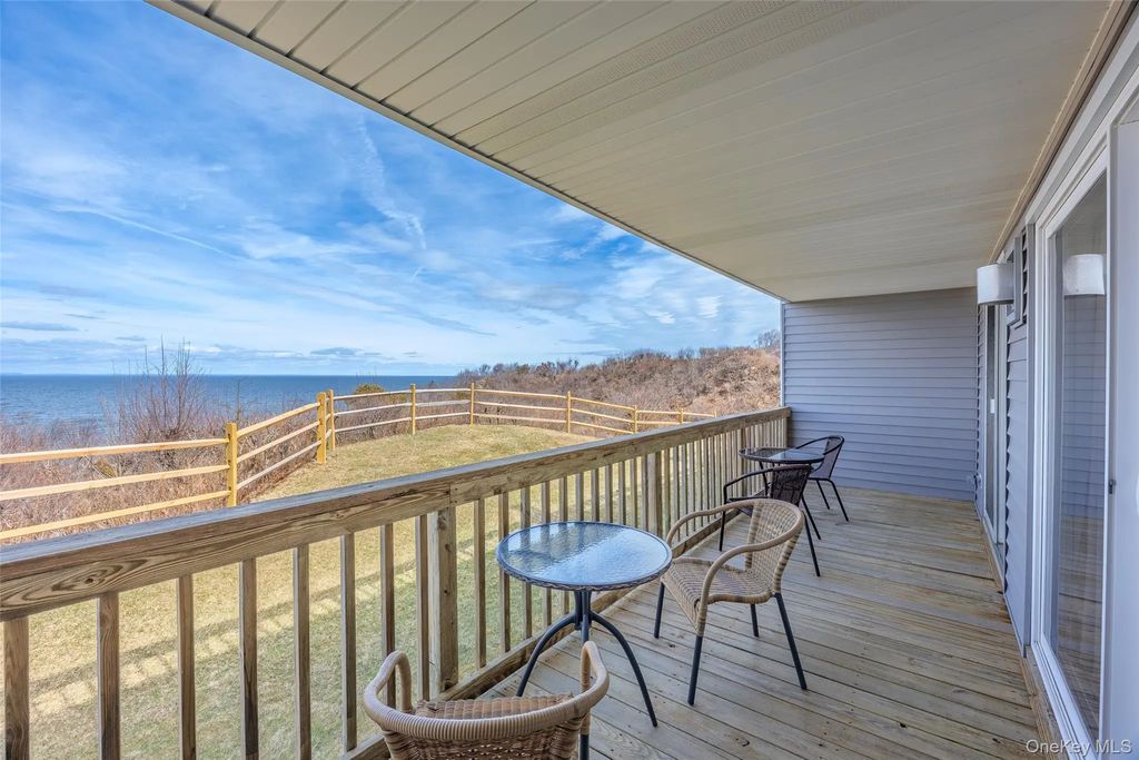 805 Bluffs Drive N # 805, Baiting Hollow