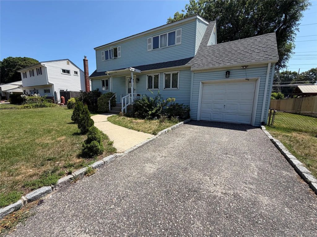 30 Eastwood Boulevard, Centereach