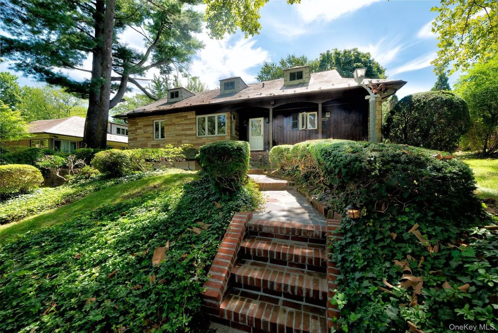200 Melbourne Road, Great Neck