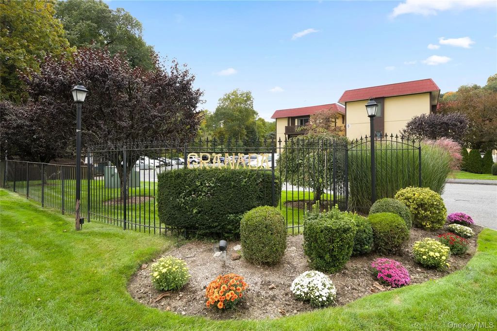 18 Granada Crescent # 14, White Plains