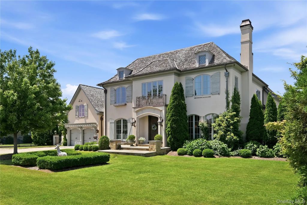 7 Sexton Drive, West Islip