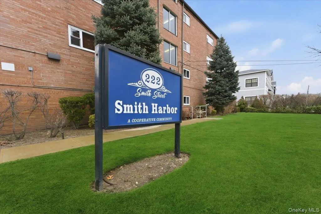 222 Smith Street # 2e, Freeport