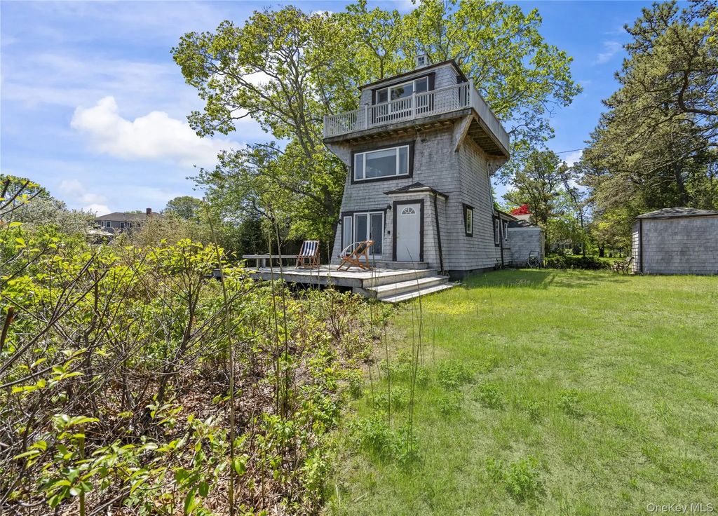 55 West End Avenue, East Quogue