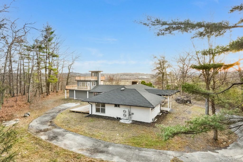 233 Forest Hill Drive, Kingston