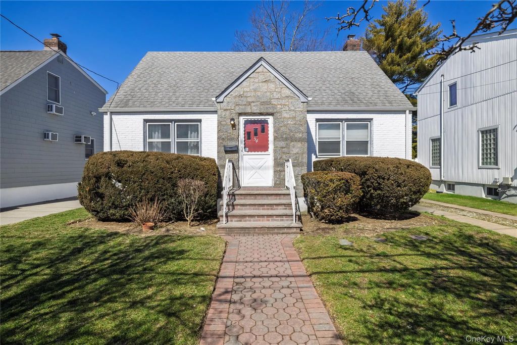 54 Hollywood Avenue, Lynbrook