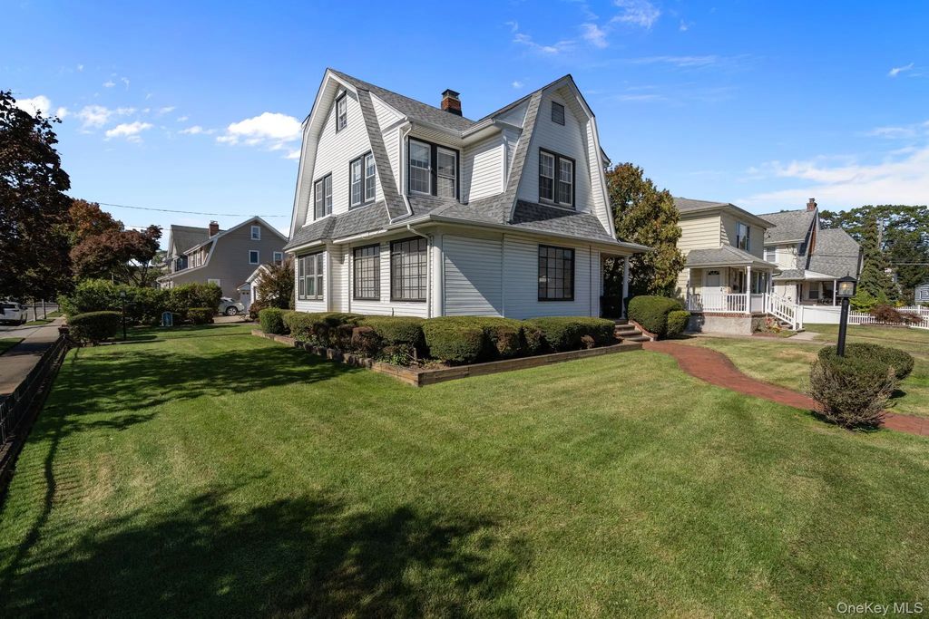 29 Summit Avenue, Lynbrook