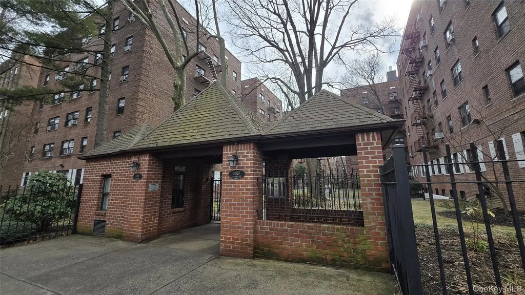 118-60 Metropolitan Avenue # 3e, Kew Gardens