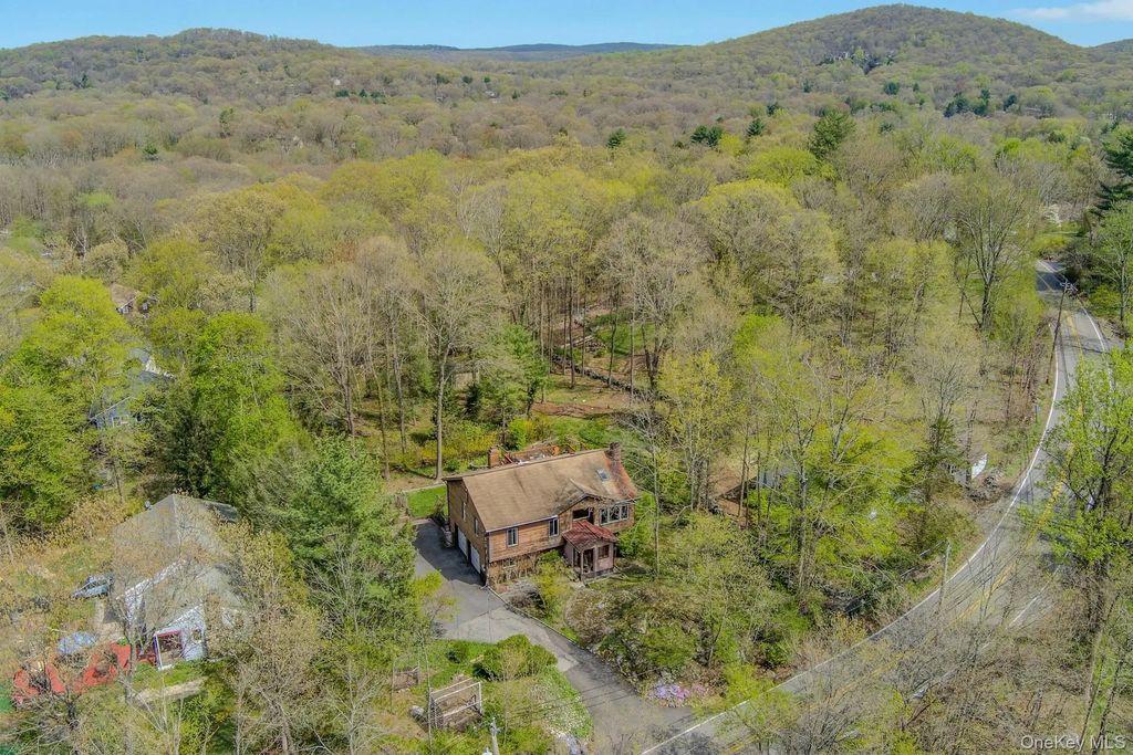 136 Furnace Woods Road, Cortlandt Manor