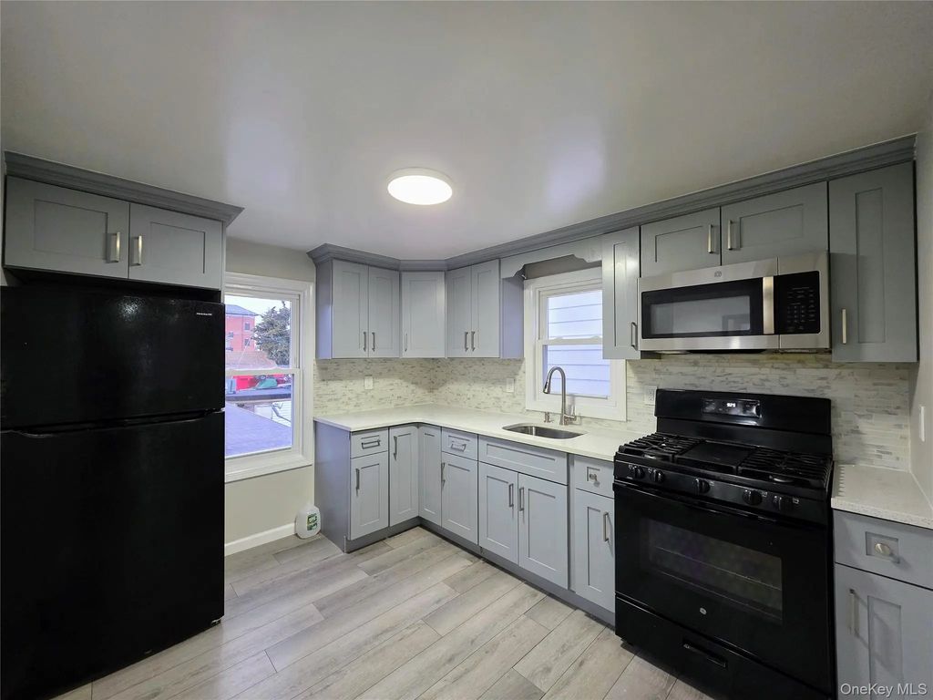 269 Willis Avenue North, Mineola