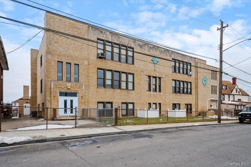 90 Henry Street, Inwood