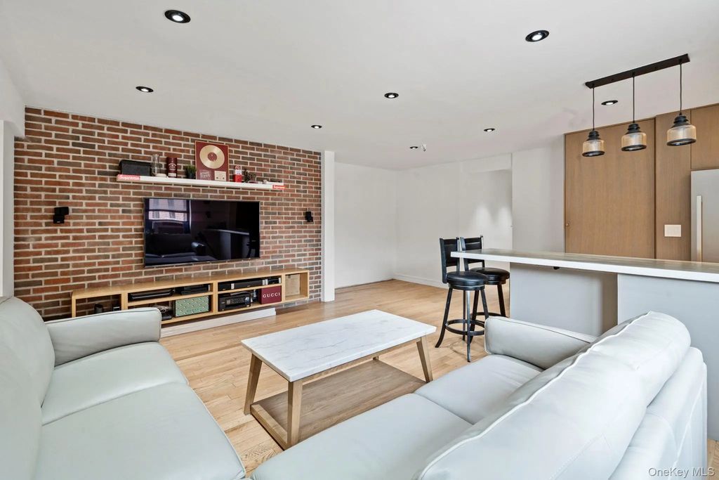 5221 65th Place # 2j, Maspeth