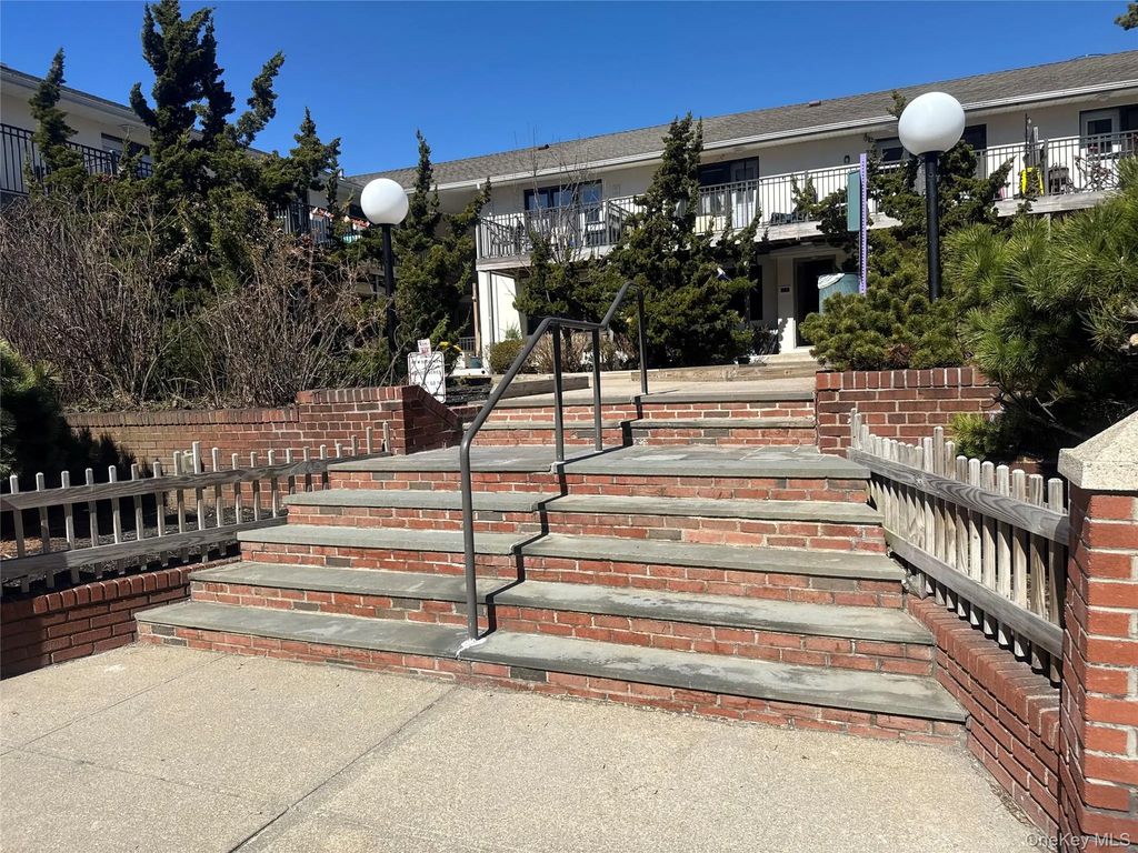 65 West Broadway # 8a, Long Beach