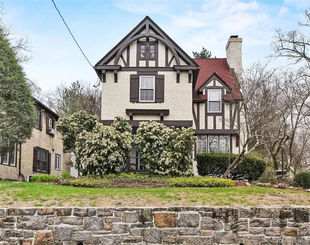 112 Ralph Avenue, White Plains