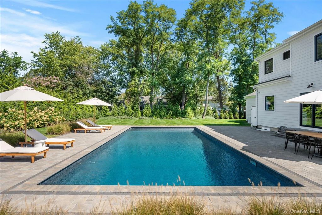 660 Sutton Place, Greenport