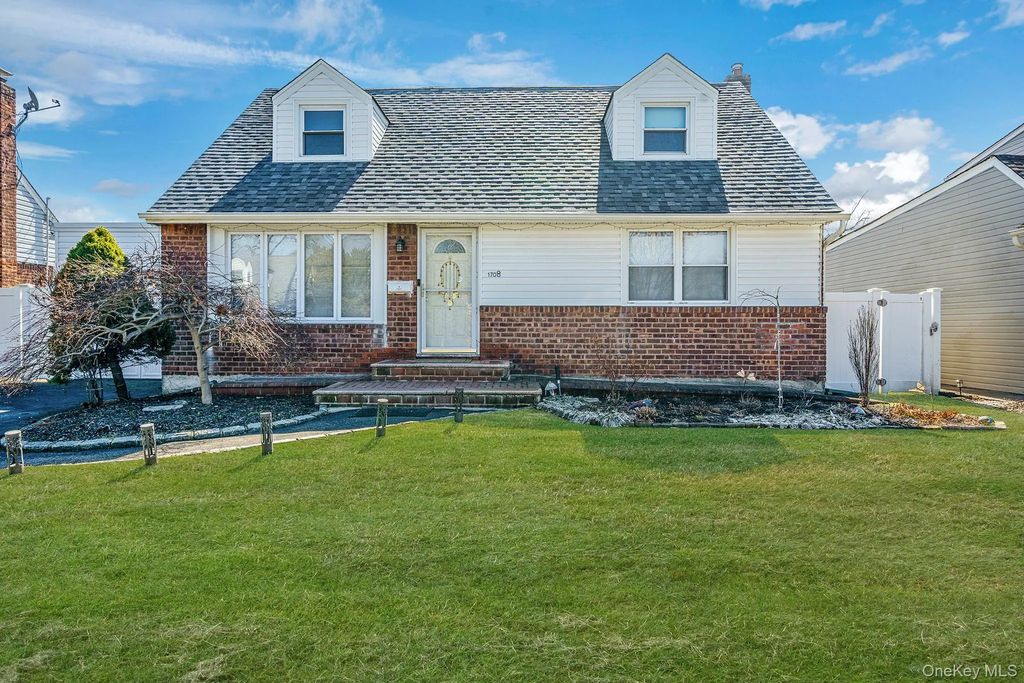 1708 Francis Drive, East Meadow