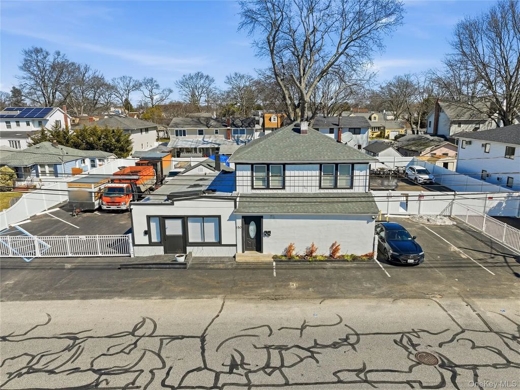 150 N Delaware Avenue, Lindenhurst