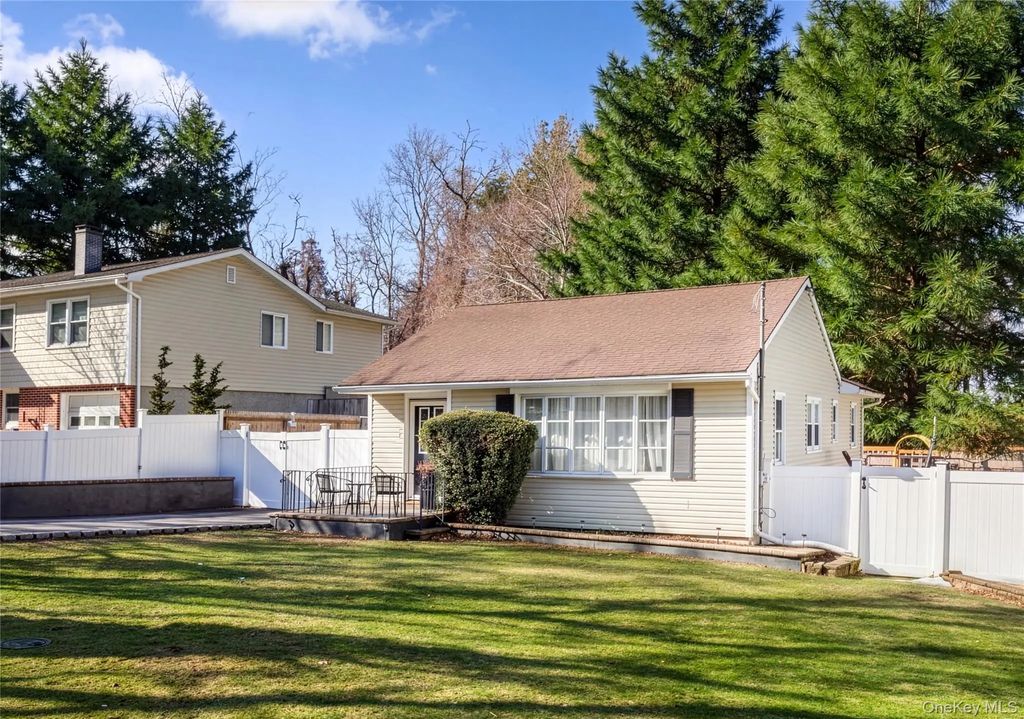 193 Maple Road, Wading River