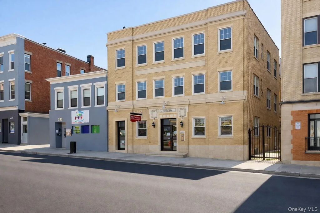 214 Main Street, Poughkeepsie