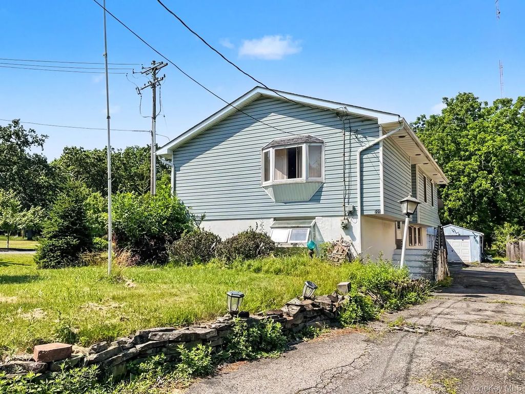225 Monhagen Avenue, Middletown