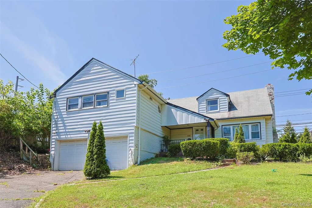 84 Middle Neck Road, Roslyn