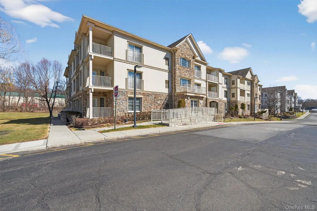 28 N De Baun Avenue # 304, Airmont