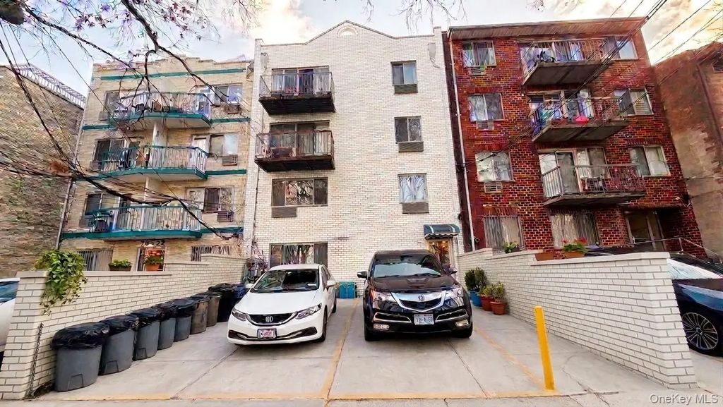 76-18 Grand Central Parkway, Forest Hills
