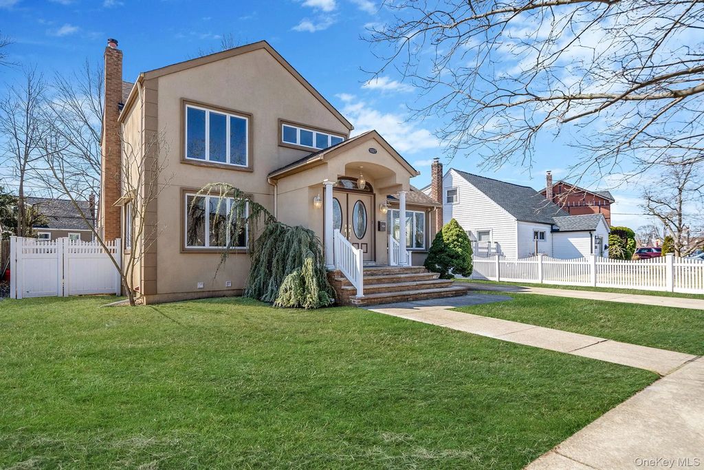 1027 Windermere Road, Franklin Square