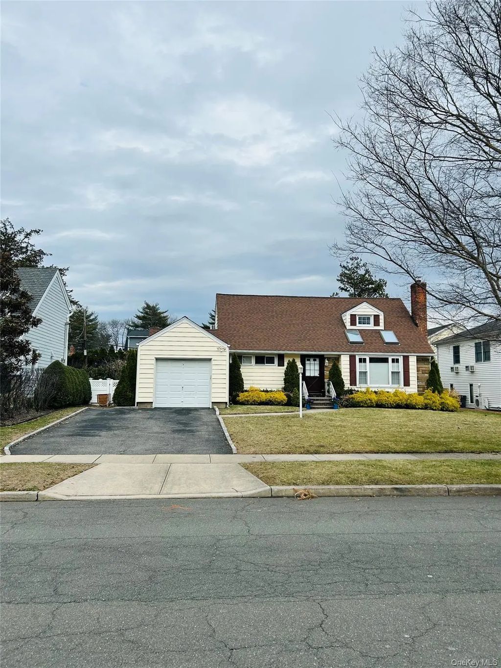 173 Wetherill Road, Garden City
