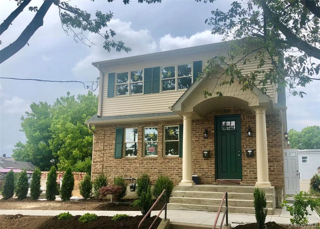 60 Arlington Street 1st Fl, Mineola