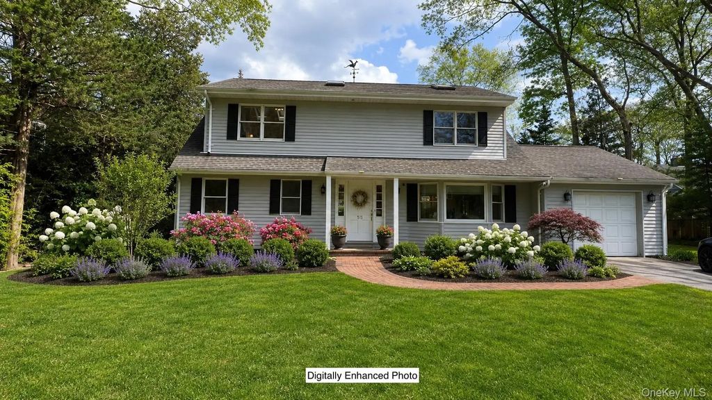 55 Leafy Way, Aquebogue