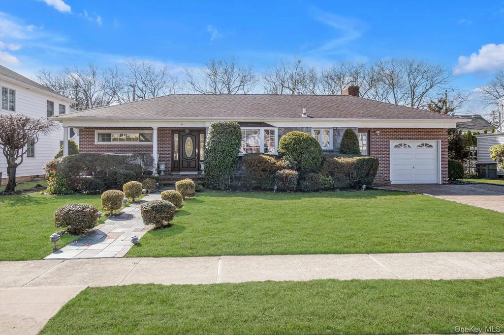 40 Vassar Street, Garden City