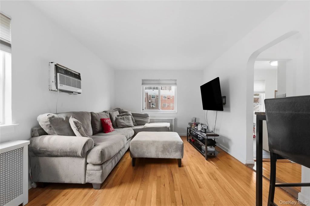 263-28 73rd Avenue # 1st Fl, Glen Oaks