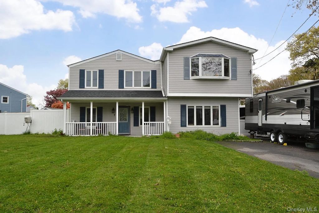 111 Fuller Avenue, Islip