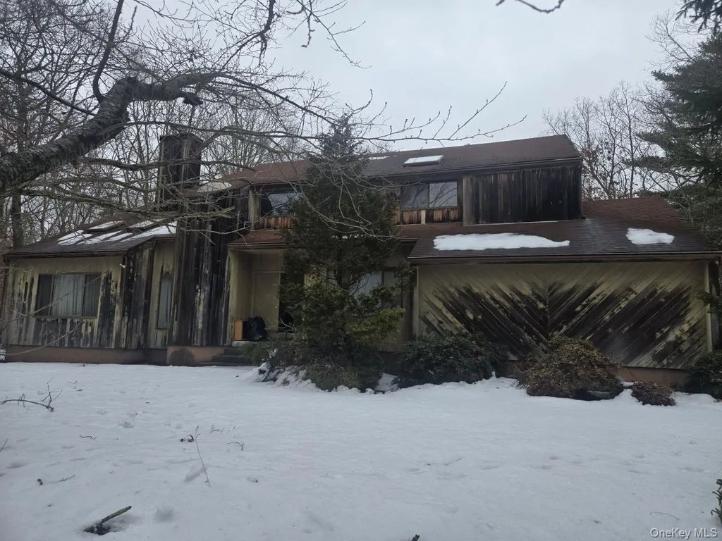 9 Haney Court, Manorville
