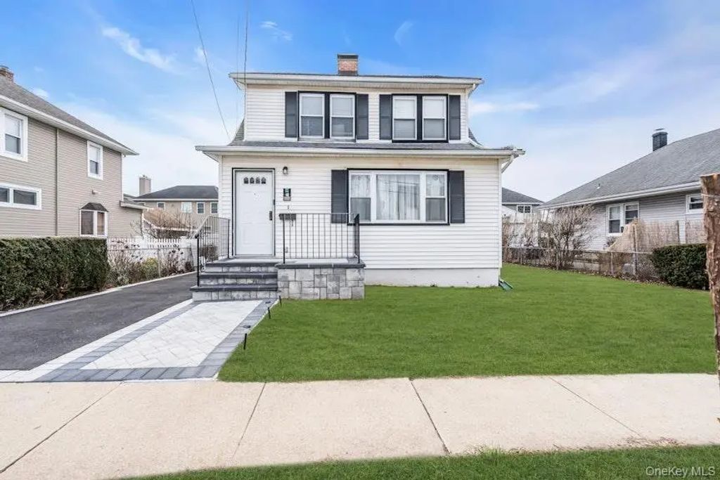 41 Jerome Avenue, Mineola