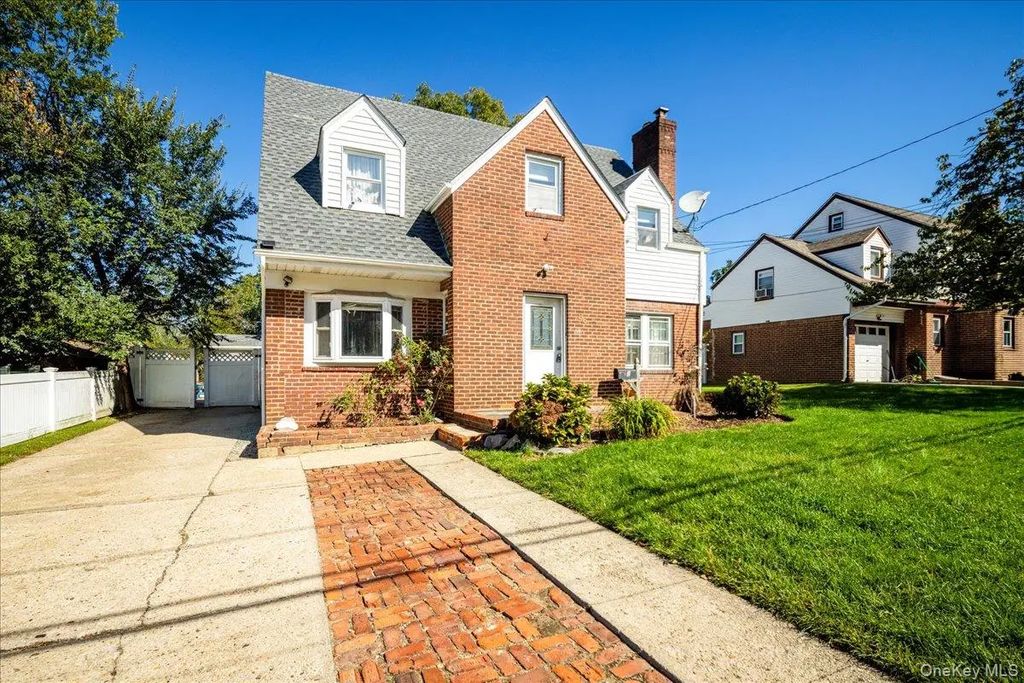 86 W Clinton Avenue, Roosevelt