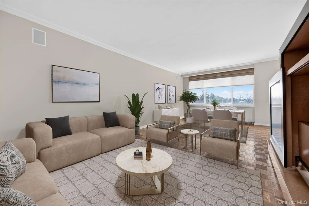 100 Hilton Avenue # 601, Garden City