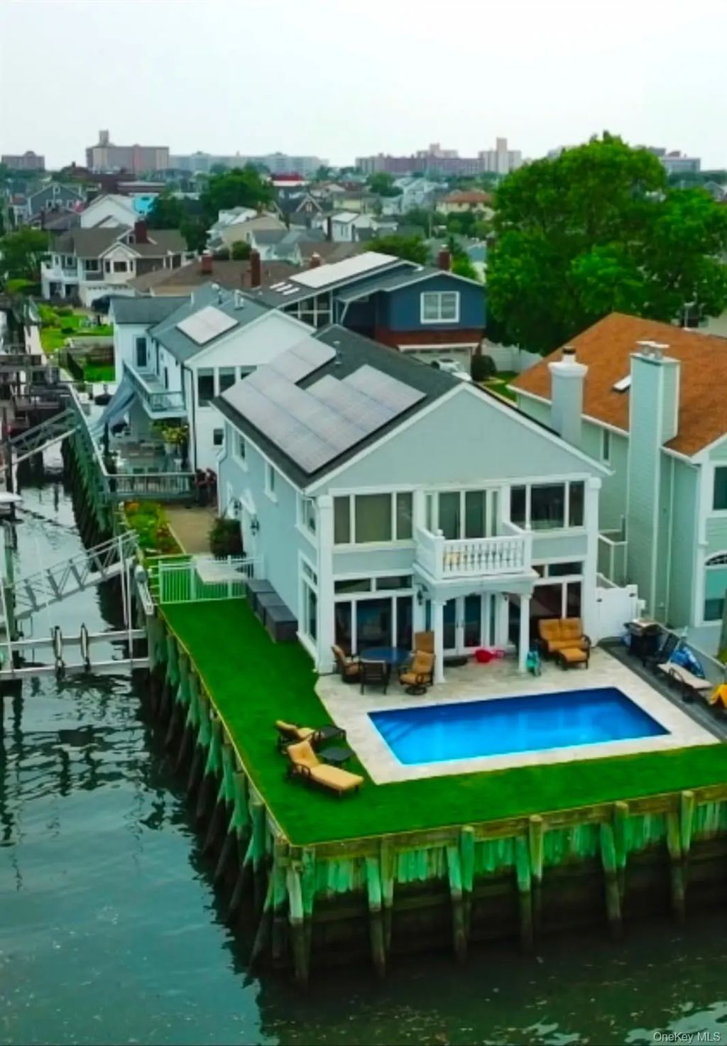 609 E Bay Drive, Long Beach