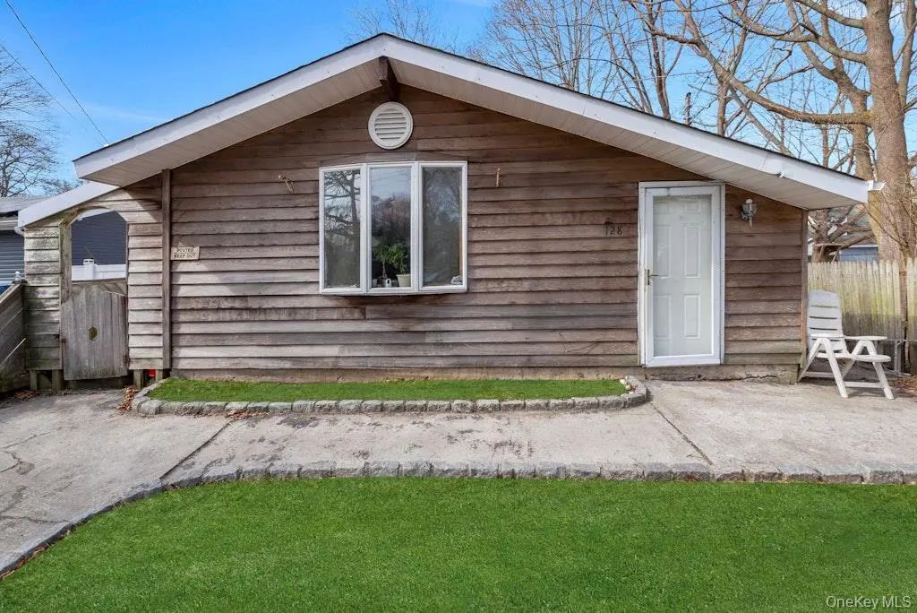 128 Magnolia Drive, Mastic Beach