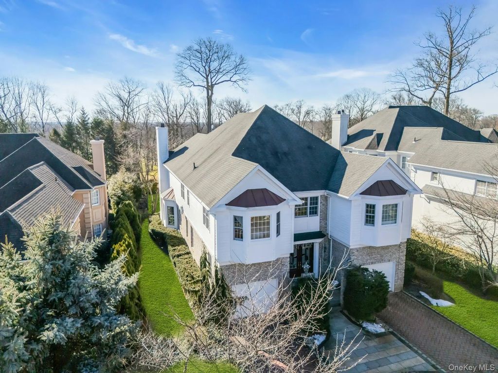58 Stone Hill Drive S, Manhasset