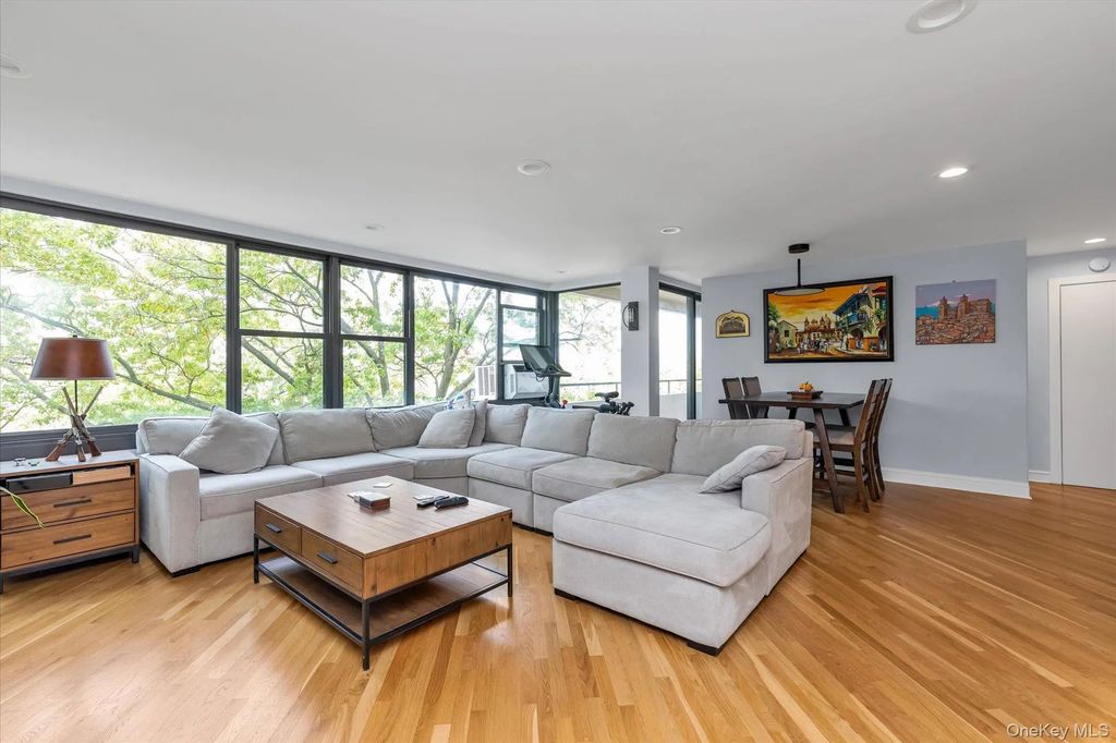 9-05 162 Street # 6d, Beechhurst