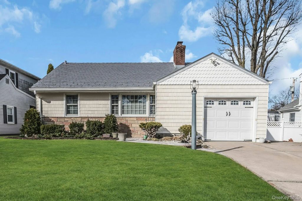 5 Sherwood Road, Glen Cove