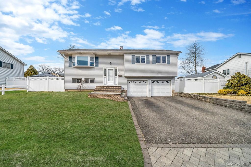 317 Garden City Street, Islip Terrace