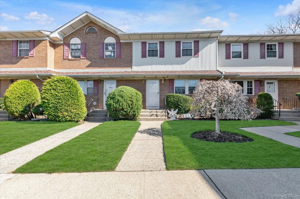 815 Franklin Avenue 13, Valley Stream
