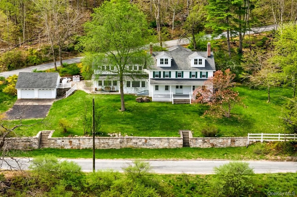 669 Mountain Road, Middletown