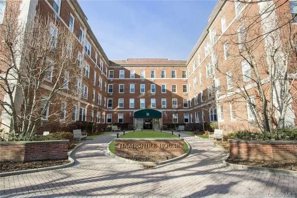 111 7th Street, Garden City