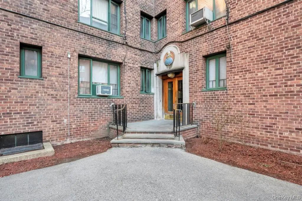 1690 Metropolitan Avenue # 1e, Bronx