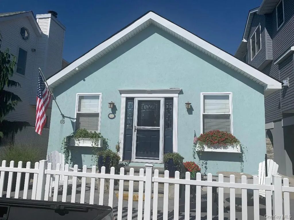 65 Virginia Avenue, Long Beach