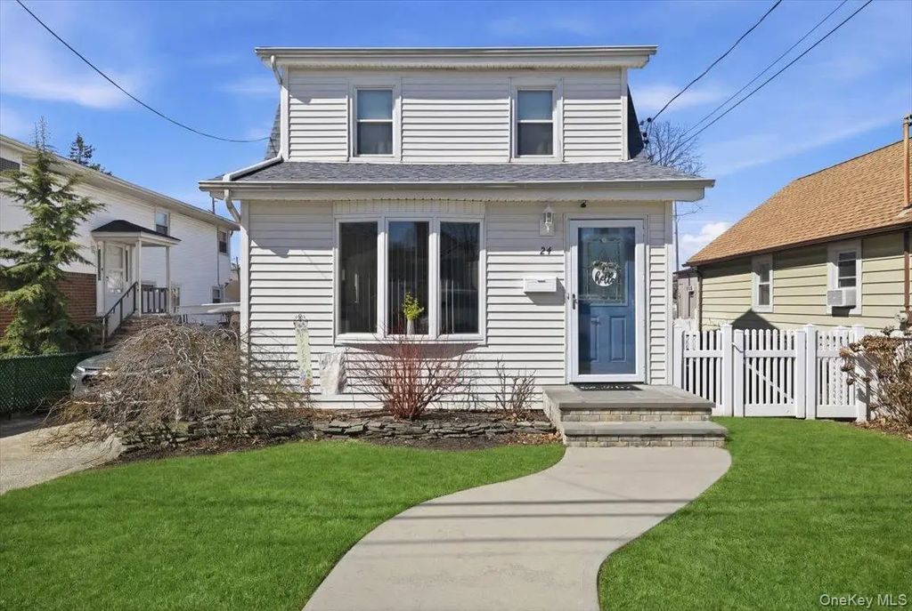 24 Catherine Avenue, Franklin Square
