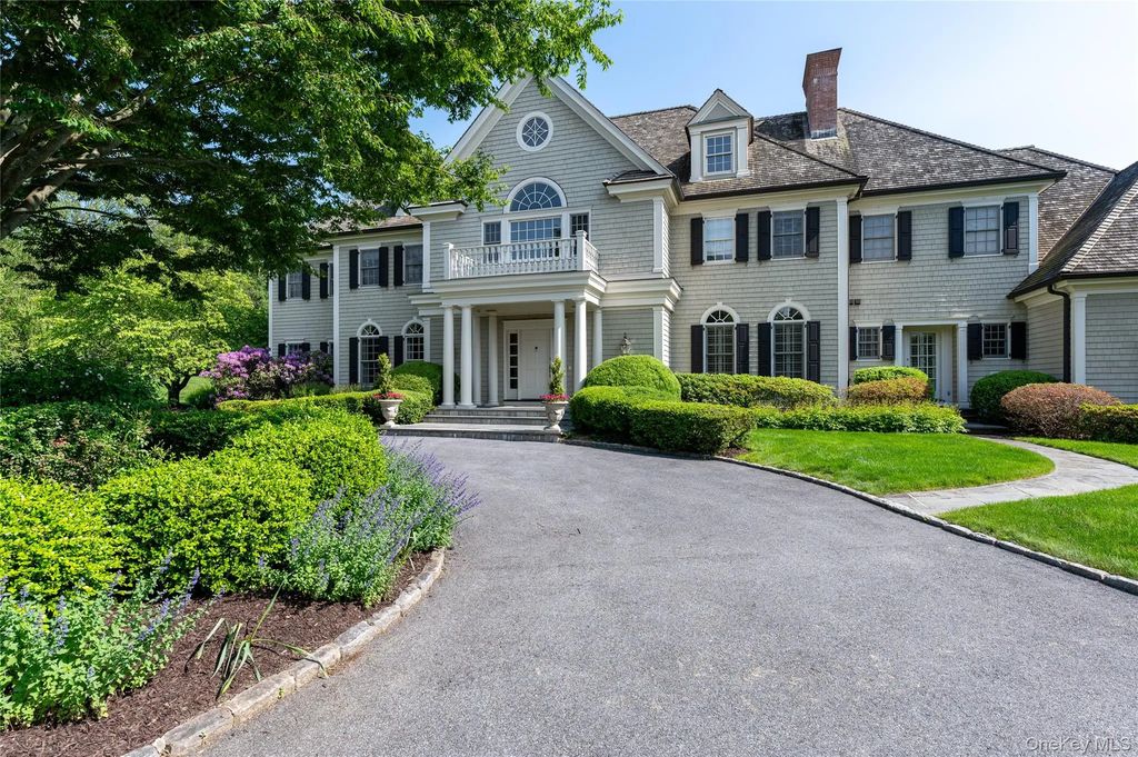 17 Great Hill Farms Road, Bedford